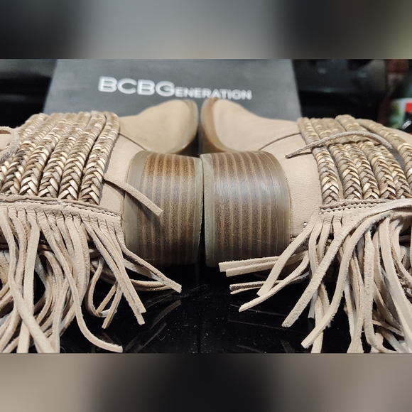 BCBG generation Craftee booties 9.5M new in box - Picture 3 of 7